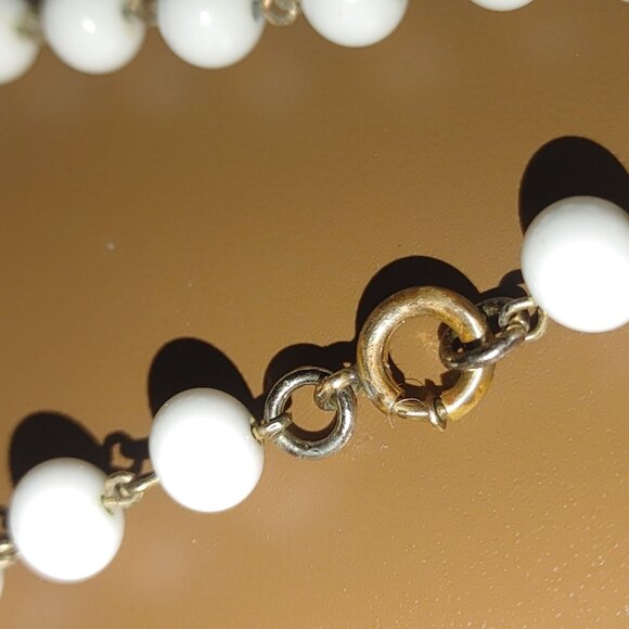 Vintage Smooth Milk Glass Bead Necklace 36 inch Length Gold Tone Clasp White - Picture 3 of 7